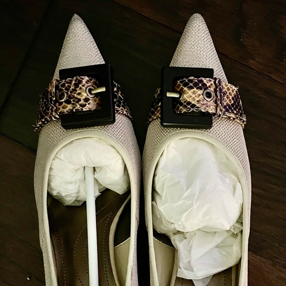 Tahari Women's Cream and Brown Patterned 1” Heels